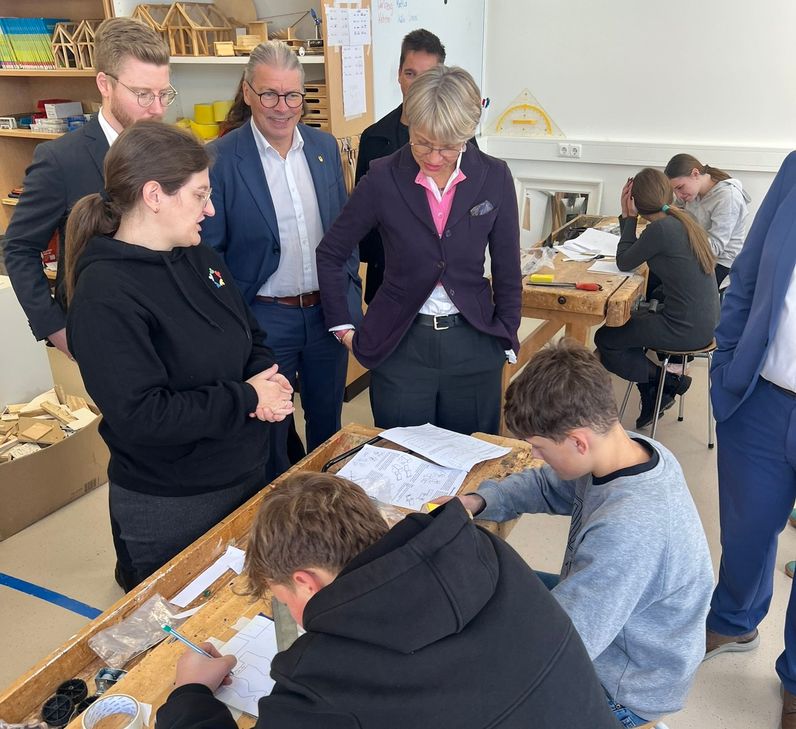 Auch der Technikraum wurde in Augenschein genommen.