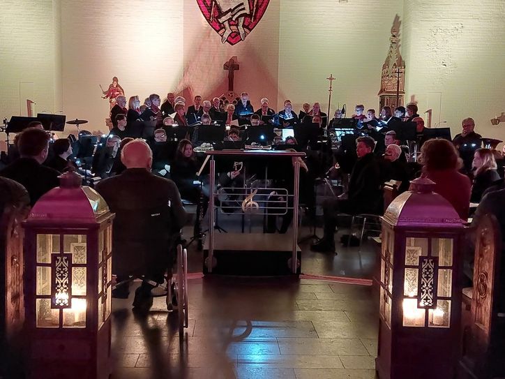 Zwei Chöre und eine Orchestergemeinschaft boten ein tolles Konzert.