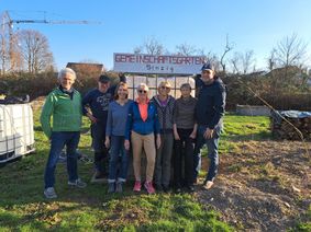 Die Gartenfreunde bedankten sich bei Guido Henseler vom Spenden Shuttle e.V. (r.).