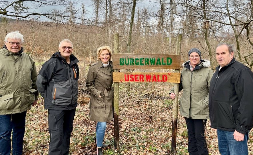 V.l.: Ratsmiglied Hermann Schub, Beigeordneter Rainer Fuck, Julia Klöckner, Susanne Schäfer, Ortsbürgermeister Manfred Klingel