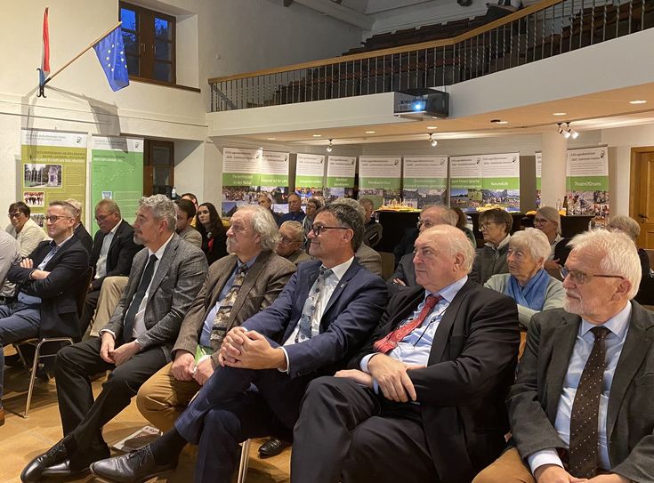 EVEA-Vertreter mit MdEP Charles Goerens (vordere Reihe, 2. von rechts) und Bürgermeister Gorges
Keipes (links)