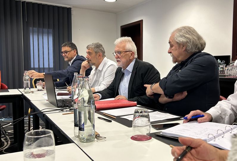 Beratungen bei der Mitgliederversammlung am 25. Oktober
Mitglieder des EVEA-Präsidiums (v.l.n.r.): Heinz-Peter Thiel, Bruno Echterbille, Franz Bittner,
Paul Kremer