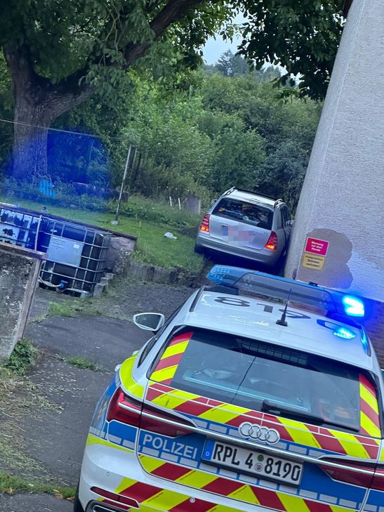 In dieser Hofeinfahrt in Simmertal endete die halsbrecherische Verfolgungsfahrt