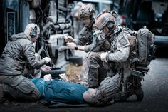 Spezialkräfte verschiedener Länder arbeiteten bei der Übung zusammen. Ziel der Zusammenkunft sei die gemeinsame Fortbildung, Entwicklung und Evaluierung von medizinischen Einsatzverfahren, teilte die Bundespolizei im Nachgang mit.