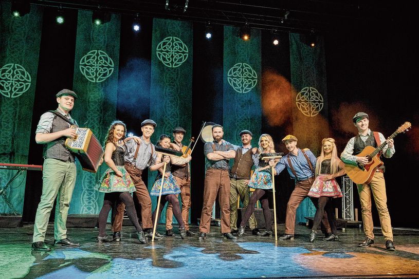 CELTIC RHYTHMS direct from ireland ist eine atemberaubende Synthese aus Tapdance, Folklore und Musikshow.