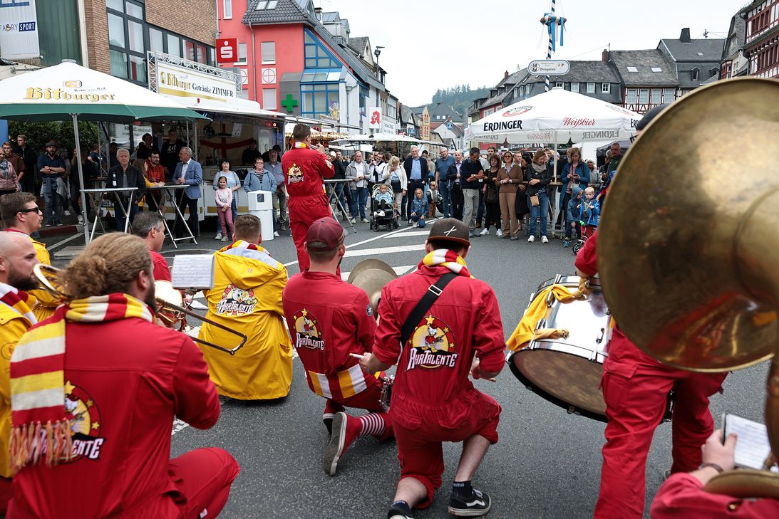 An vier Tagen wird wieder das beliebte Heimatfest in Adenau durchgeführt. Die Besucherinnen und Besucher dürfen sich auf ein attraktives Programm freuen (Archivfoto).