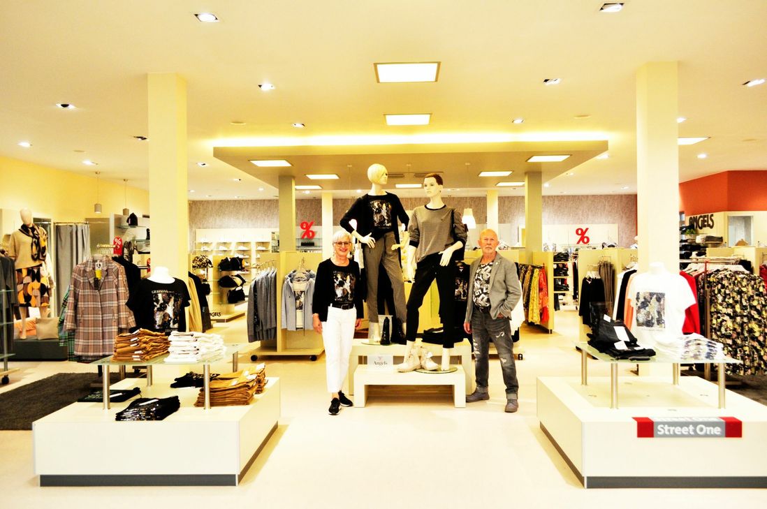 Renate und Adalbert Keßler stehen seit 40 Jahren für Top-Mode in Hermeskeil. Foto: Fischer