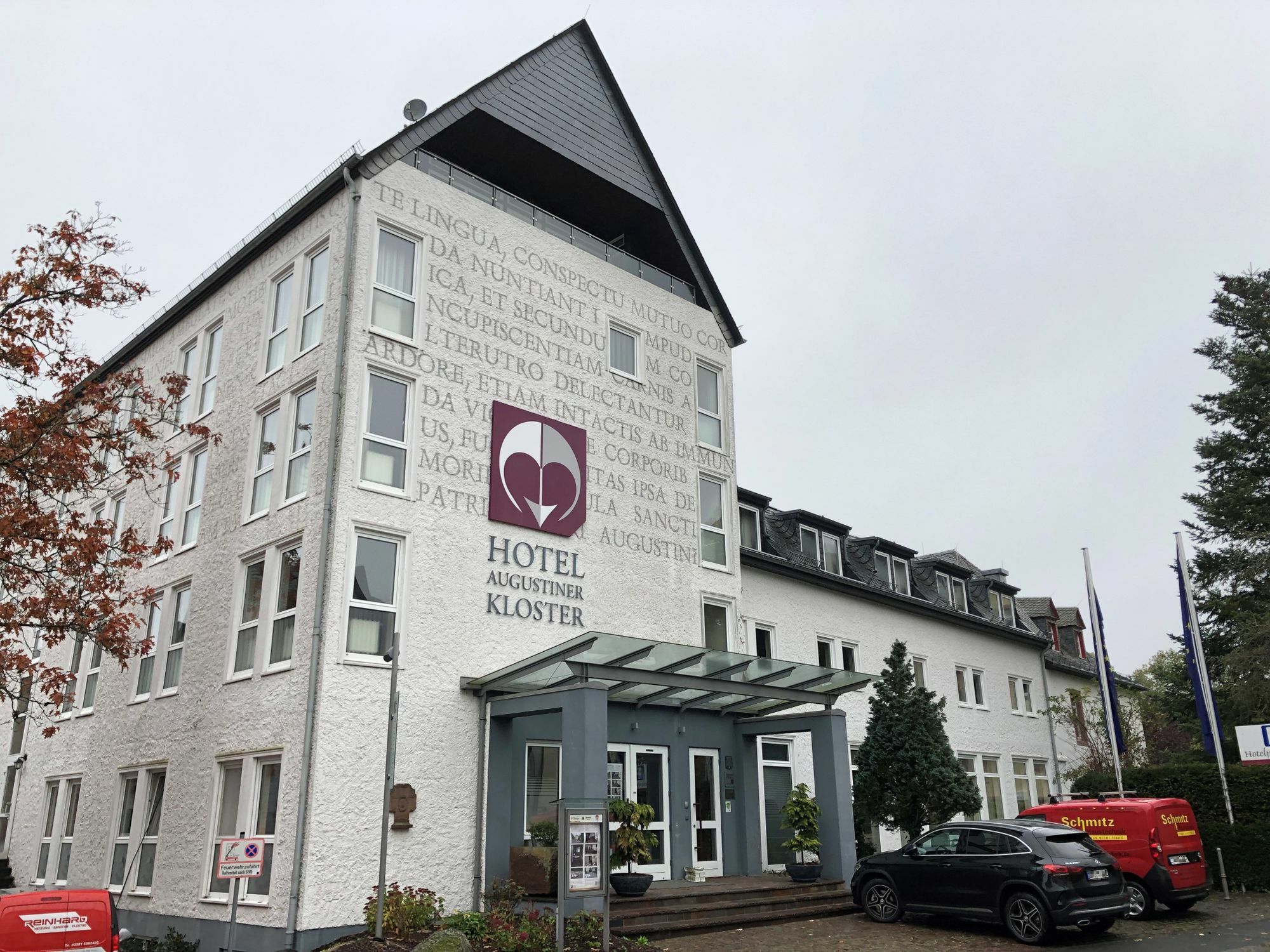 Die Hotel Augustiner Kloster GmbH darf das Hotel in Hillesheim weiter betreiben. Die Stadt sieht eklatante Verstöße gegen den Pachtvertrag. Foto: Mager