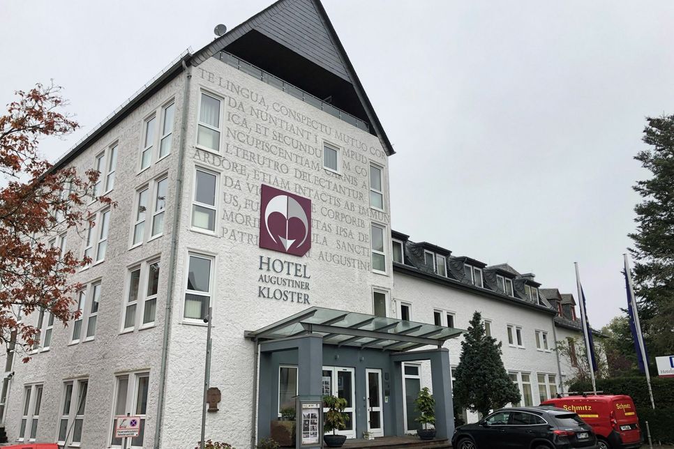 Die Hotel Augustiner Kloster GmbH darf das Hotel in Hillesheim weiter betreiben. Die Stadt sieht eklatante Verstöße gegen den Pachtvertrag. Foto: Mager