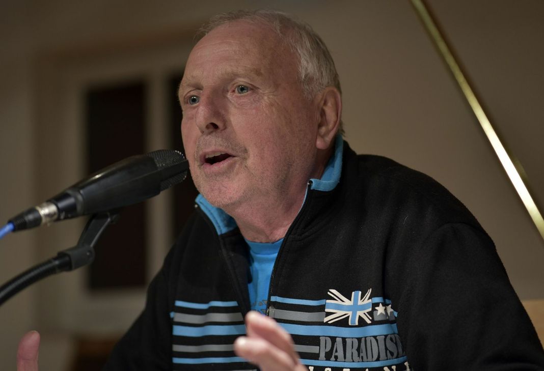 Der Trierer Mundartautor Thomas Jakobs in Aktion. Foto: FF