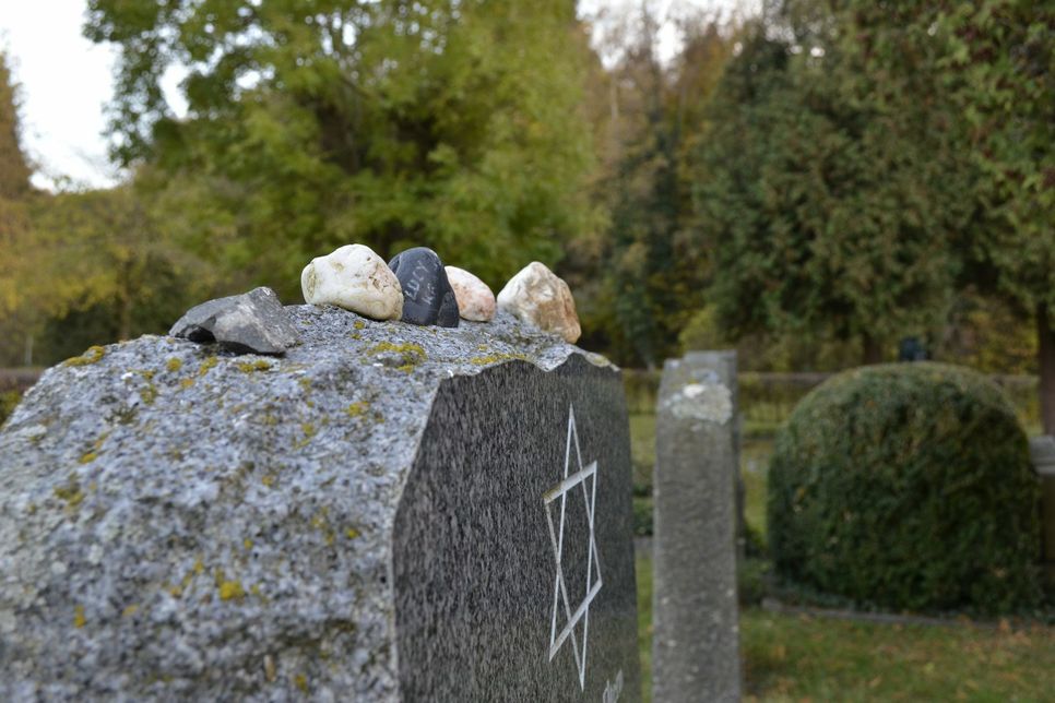 Der jüdische Friedhof von Gemünd ist einer der wenigen Orte in der Region, wo jüdisches Leben von einst noch heute sichtbar ist. mn-Foto
