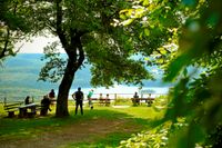 Die »Schöne Aussicht« soll nicht nur am Tag ein Anziehungspunkt für Einheimische und Touristen sein, sondern bietet nachts schon bald eindrucksvolle Sternenblicke. Foto: N. Schmitz