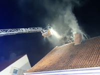 Rund 50 Feuerwehrleute bekämpften den Wohnhausbarnd in Bad Kreuznach.