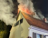 Rund 50 Feuerwehrleute bekämpften den Wohnhausbarnd in Bad Kreuznach.