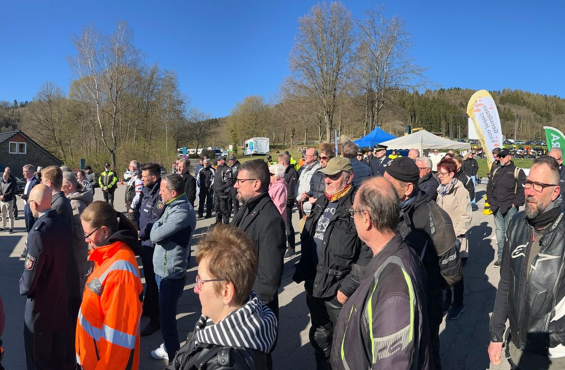 Viele Kradfahrer und andere Interessierte waren zum Aktionstag Motorradsicherheit an den Rursee gekommen.