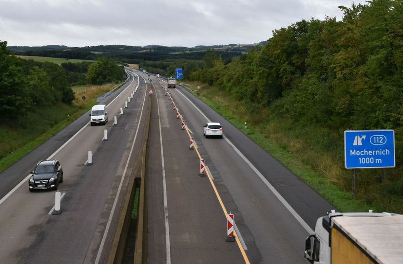 Noch sind nicht alle Spuren auf der A1-Krebsbachtalbrücke freigegeben, das soll aber im Laufe des heutigen Freitag, 28. Juli 2023, erfolgen.