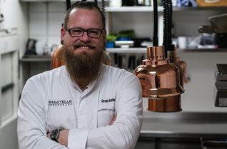 Gerald Schöberl ist Küchenchef des Restaurants "Bagatelle" in Trier, wo er sich in knapp zweieinhalb Jahren einen festen Platz in der Spitzengastronomie erarbeitet hat.