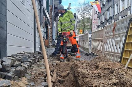Quer durch die Altstadt, aber auch über Wiesen und Felder verläuft die Glasfaserleitung im Monschauer Stadtgebiet.