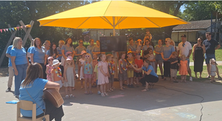 Das Sommerfest der KiTa Weiersbach lud Jung und Alt zum Verweilen ein.