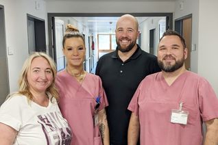 Melanie Wichterich, Yvonne Pax (v.li., beide ZNA Marien-Hospital, Michael Gissinger (Spine Base GmbH) und Patrick Neu (Oberarzt ZNA Marien-Hospital) sprechen auf der Jobmesse um 13.30 Uhr über das Projekt »ZNA – Bewegung in die Zukunft«.