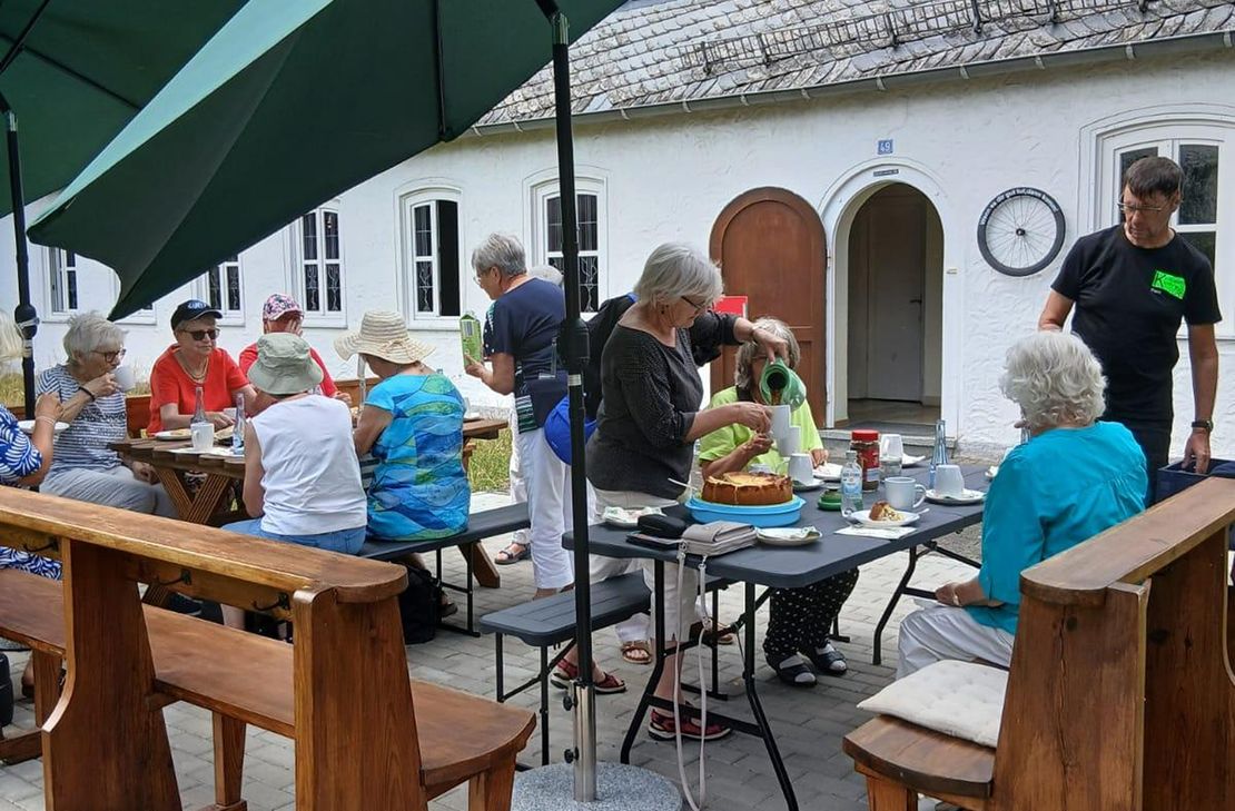Kaffeerunde mit den kfd-Frauen Sohren/Kirchberg.
