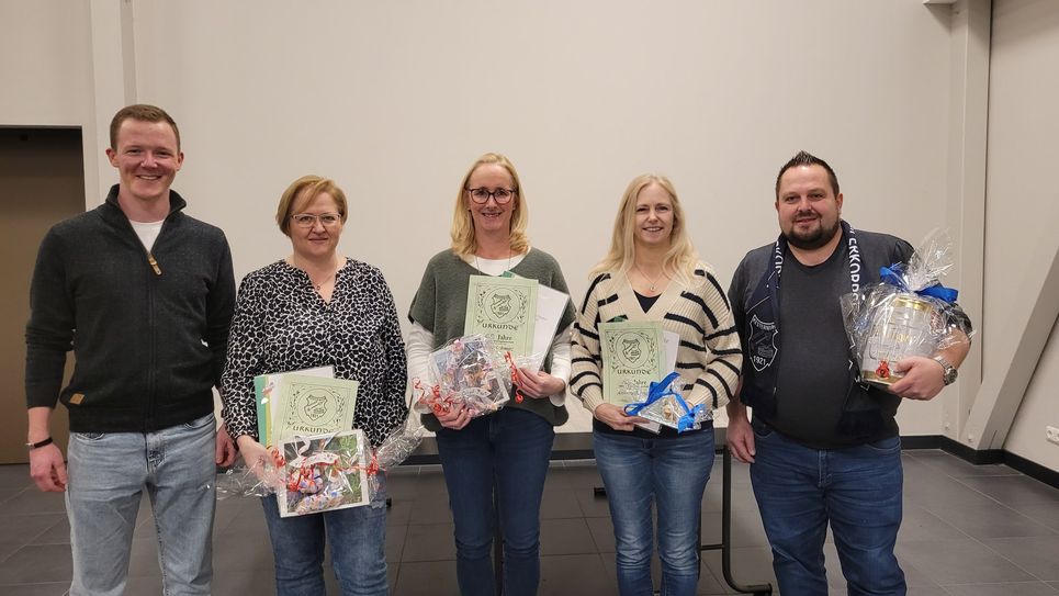 Die Hauptpersonen des Abends (v. l. n. r.): Niklas Offermann, Heike Bruckmann, Birgit Schmitz, Annette Johnen, Holger Quack