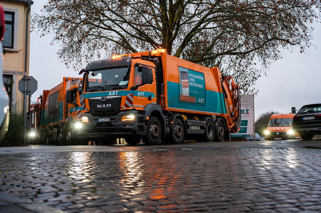 Letzte Ausfahrt der Fahrzeuge in Trier-Süd