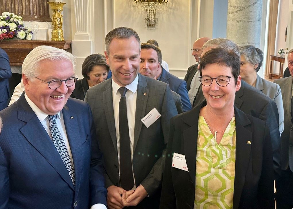 Petra Fischer aus Oberkail und Nico Steinbach aus Oberweiler erlebten dden Erfahrungsaustausch mit dem Bundespräsidenten als große Wertschätzung ihrer Arbeit und eine gute Gelegenheit, auf die besonderen Herausforderungen aufmerksam zu machen.