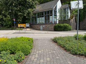 In einer Begehung wird die Innenstadt bis zu den Schulen in der Heckingstaße betrachtet; in der zweiten Begehung geht es von den Saarburg-Terrassen zum Bahnhof. Auch hier sind die umliegenden Schulen Teil der Begehung.