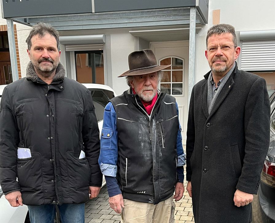 Dass sich Diskriminierung und Hass gegen Juden, gegen andere, nicht wiederholt, nicht wieder erstarken können, sei eine gemeinschaftliche Aufgabe, sind sich Schwickerath, Löwen und Ortsbürgermeister Alfons Rodens einig. In Fell wird man künftig über fünf Namen stolpern.