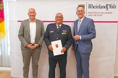 V.l.: Landrat Andreas Kruppert, BKI Jürgen Larisch, Innenminister Ebling