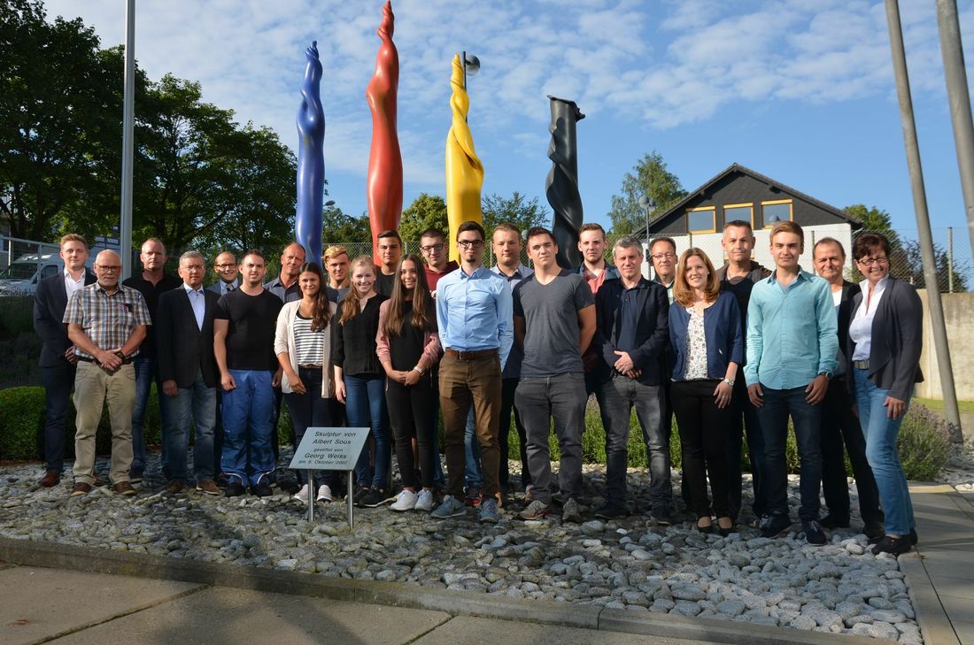 Die Leitung, die Ausbilder sowie die Mitarbeitervertretung des Hauses Weiss hießen die neuen Auszubildenden im Medienunternehmen willkommen.