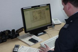 Mowas-Arbeitsplatz in der Integrierten Leitstelle Trier. Foto: Presseamt Stadt Trier