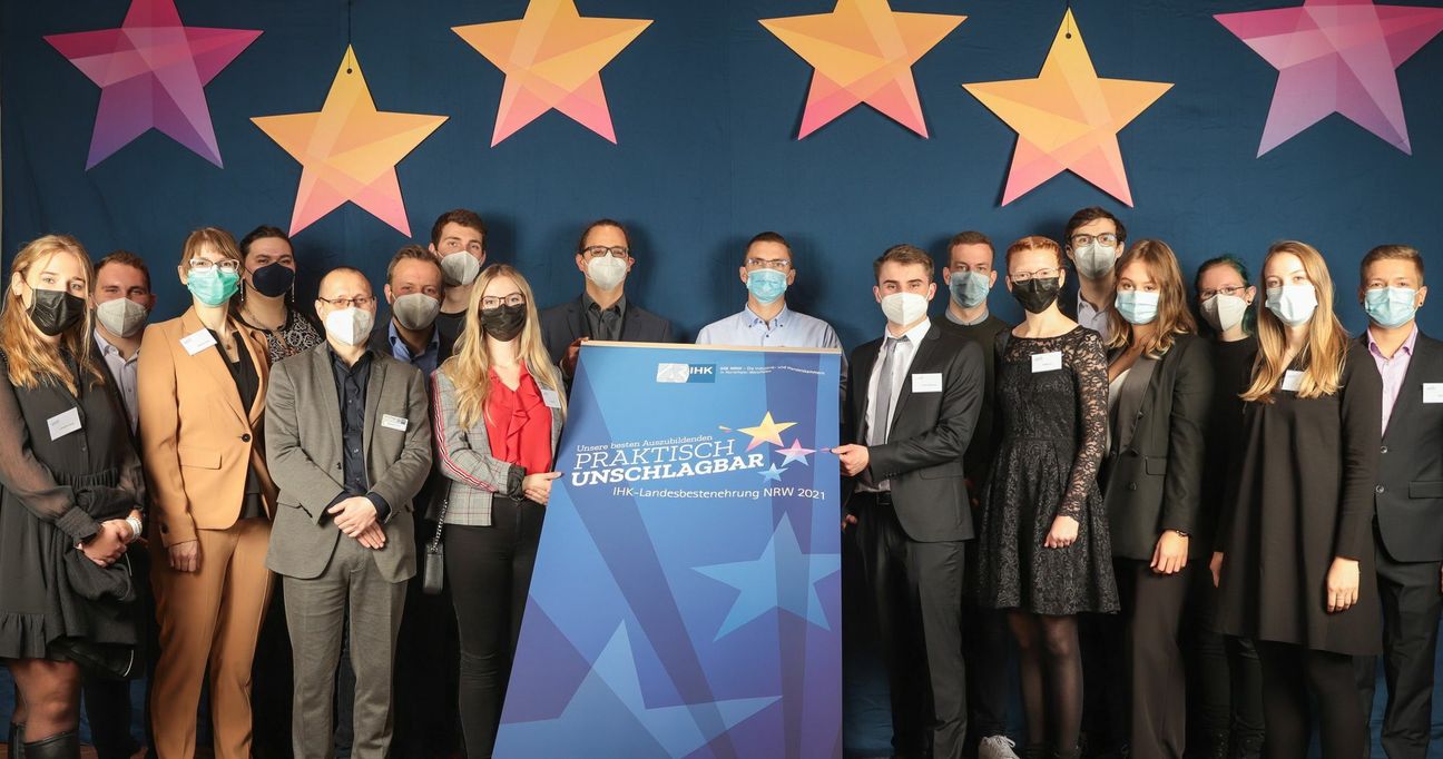 Das sind die Landesbesten 2021 aus dem Bezirk der IHK Aachen.Foto: Nowaczyc / IHK Nord Westfalen