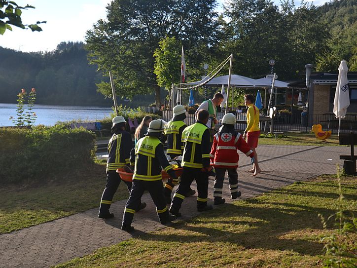 Am Pulvermaar probten rund 50 Einsatzkräfte den Ernstfall. Foto: Dietmar Geib