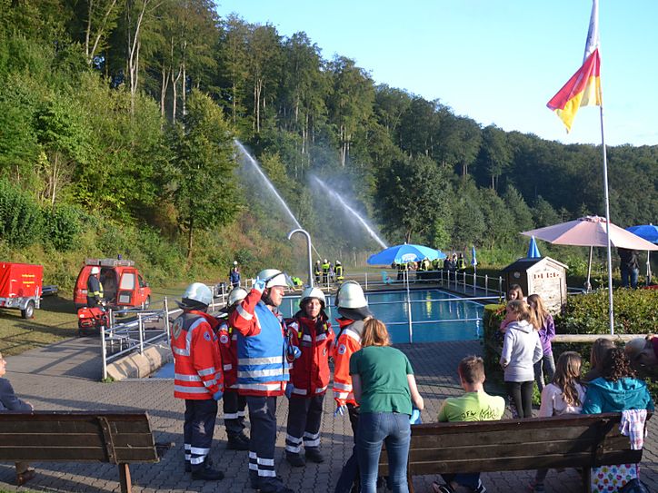 Am Pulvermaar probten rund 50 Einsatzkräfte den Ernstfall. Foto: Dietmar Geib