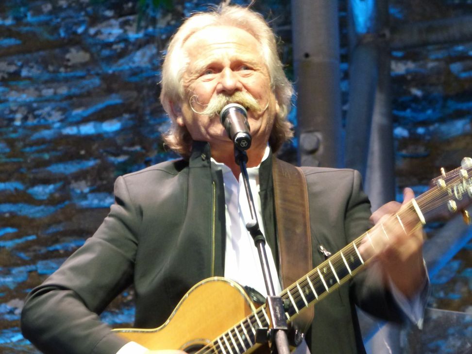 Mit Frontmann Henning Krautmacher an der Spitze begeisterten die Höhner ebenso wie die Jungen Sinfoniker Kölns das Publikum. Foto: Christoph Hahn