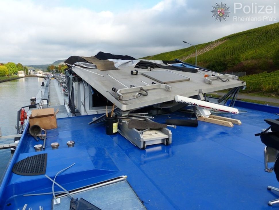 Unfallschäden am Tankschiff. Foto: Wasserschutzpolizei
