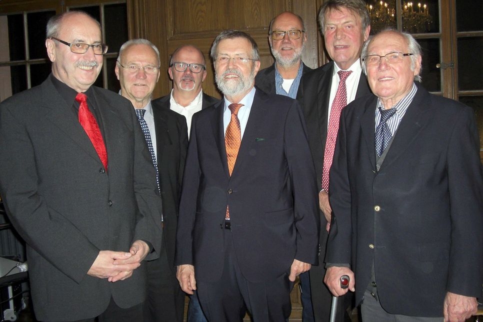 Die Delegation des Bauvereins Historische Stadt Oberwesel mit Prof. Dr. Brönner (Mitte).