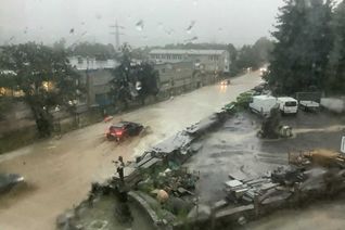 Im Remagen war unter anderem die B9 überflutet. Foto: Feuerwehr Remagen