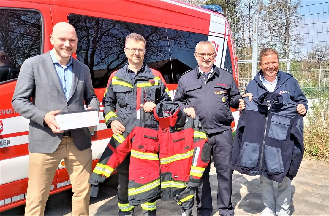 Freude über die »neuen Klamotten« bei (v.l.) Jorma Klaus, Joachim Wynands, Joachim Grefen und Jürgen Knorr (S-Gard).