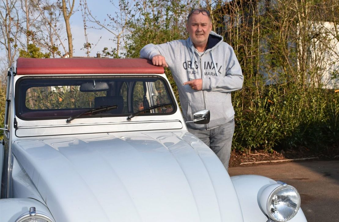 Diese »Ente« wird Walter Lehnertz alias 80 Euro-Waldi beim »Tanz in den Mai« versteigern.
