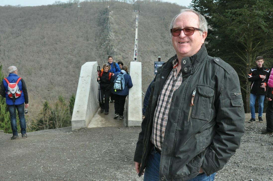 Willi Lehnert, Ortsbürgermeister von Sosberg, an der Hängeseilbrücke "Geierlay".