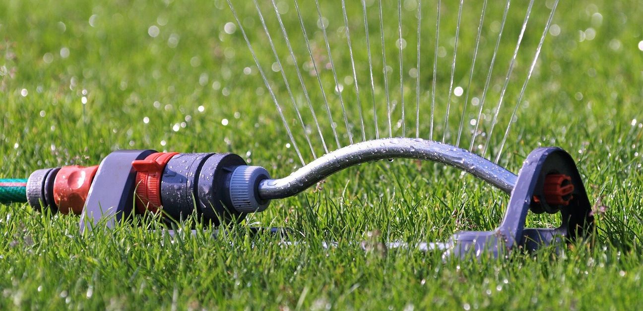 Rasensprengen ist im Landkreis Cochem-Zell verboten.