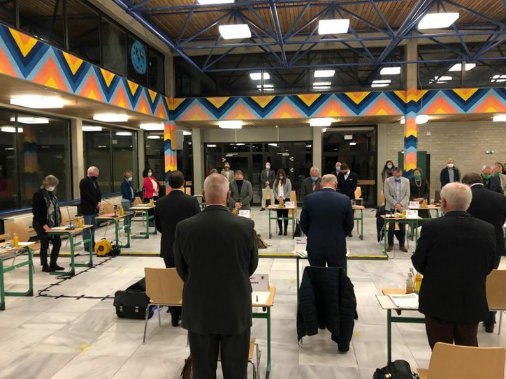 So harmonisch wie dieses Bild von der Vereidigung der Ratsmitglieder vor einigen Wochen wirkt, geht es derzeit im Monschauer Stadtrat nicht zu. Die Grünen verließen die Ratssitzung, nachdem die CDU den Tagesordnungspunkt zur Frage um einen Beigeordneten absetzte. Archivfoto: Fö