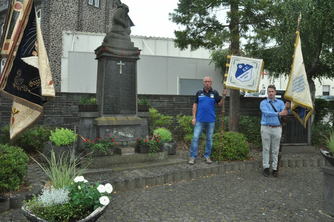 Die neue Standarte des SV Masburg wurde im Rahmen der Kirmes geweiht.