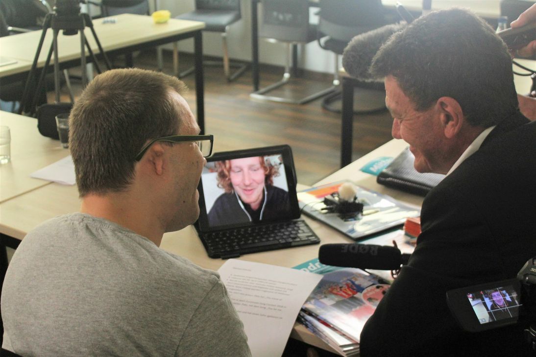 Beim Dreh zum Einspieler des SWR skypte Wilfried Kootz mit Jury-Mitglied Michael Schulte. Foto: M.Scheiwen