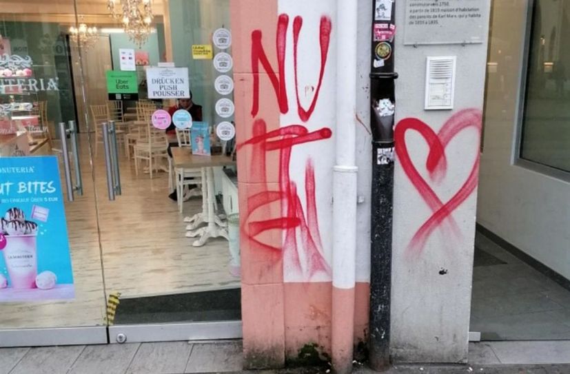 Beschädigte Hausfassade in der Simeonstraße