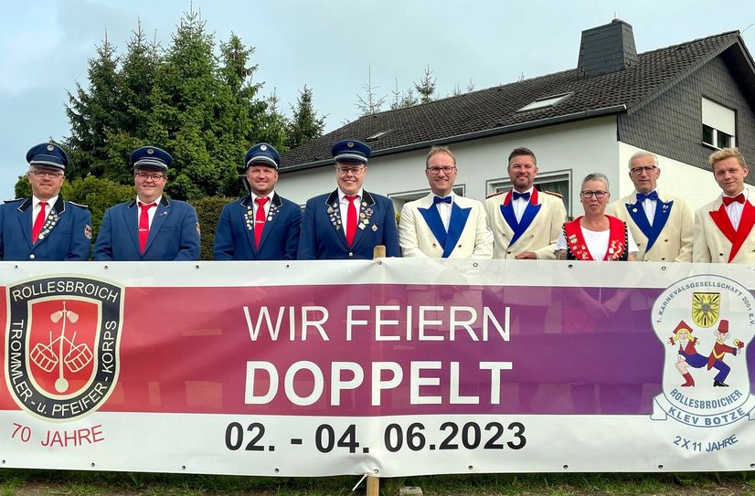 Das Trommler- und Pfeiferkorps und die KG Klev Botze feiern in einem gemeinsamen großen Doppelfest ihre Vereinsjubiläen und laden die Bevölkerung ein, mit ihnen zu feiern.