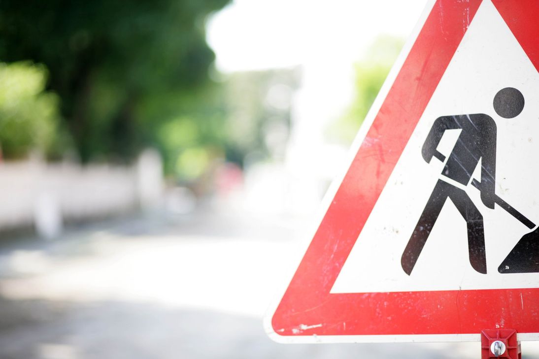 Die Bauarbeiten in der Tiefensteiner Straße werden wieder aufgenommen.